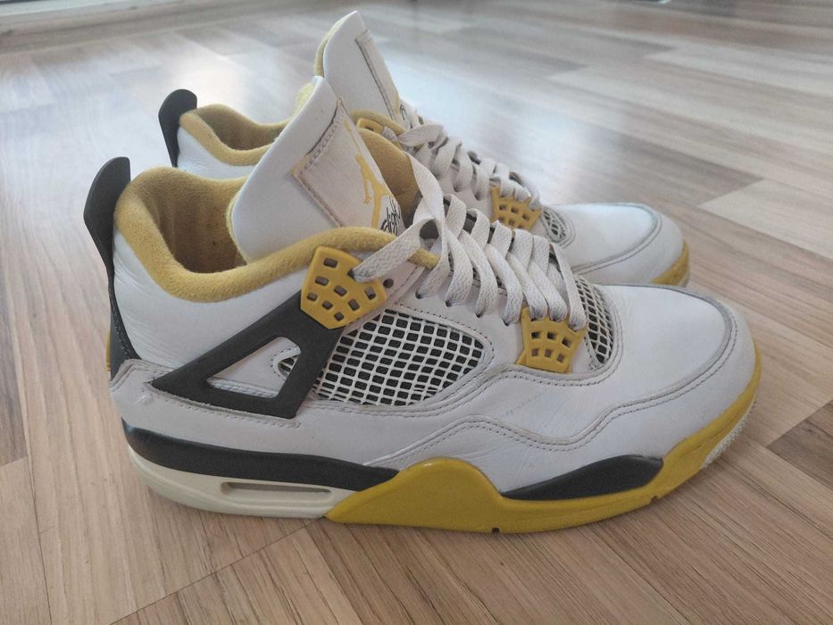 Ghete adidas Jordan 4 Retro vivid sulfur, marimea 42.5, alb/galben