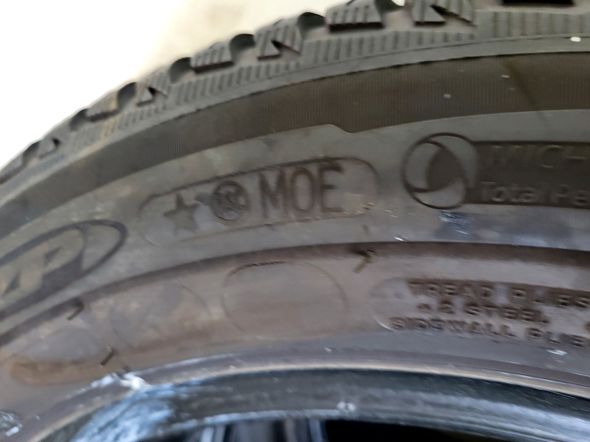 4 бр зимни 225/55/17 Michelin RFT