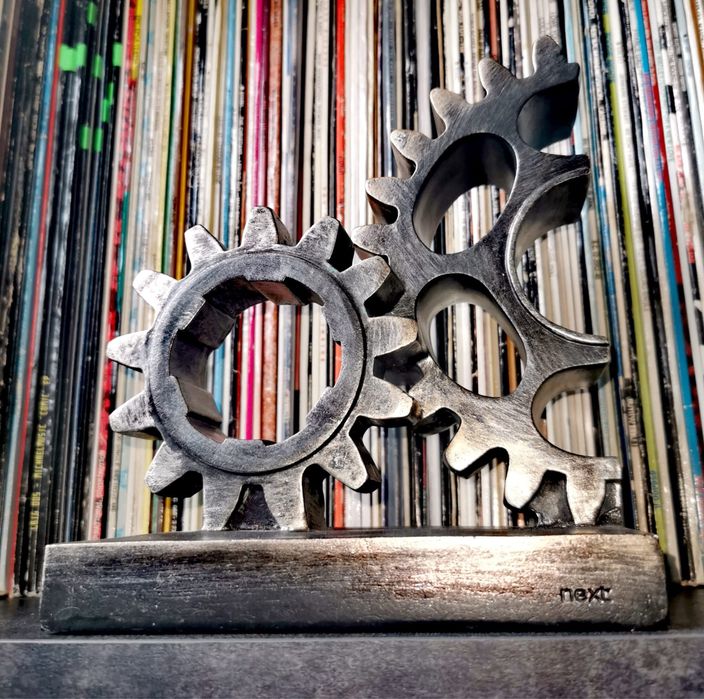 Фигура зъбни колела индустриален плакет NEXT английски марков зъбчатки