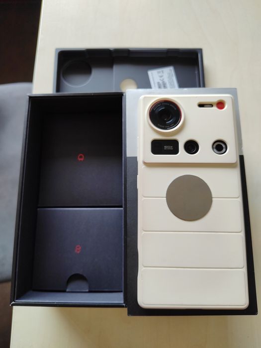 Vând ZTE Nubia Z70 Ultra Yellow 256 GB