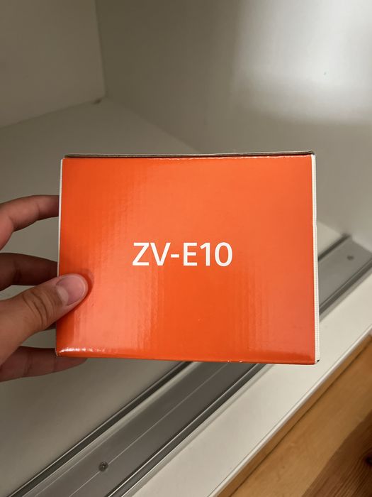 Модель SONY ZV-E10
