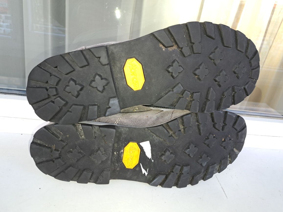 Vând pantofi sport Dolomite cu Gore-tex nr 43