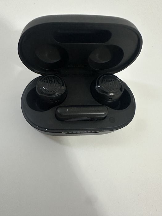 Casti JBL wuantum