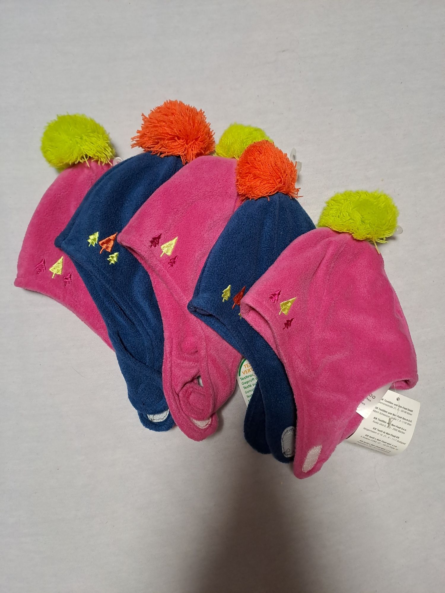 Бебешки зимни шапки