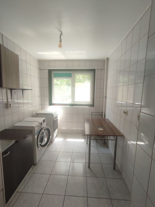 PROPRIETAR Vând apartament 2 camere decomandat la 400m de metrou