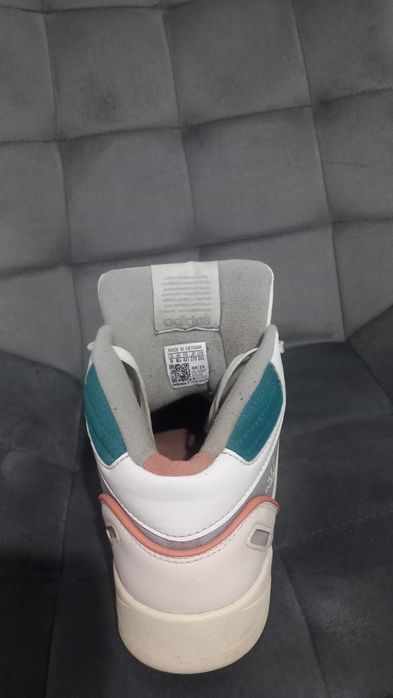 Vând adidasi midcity mid