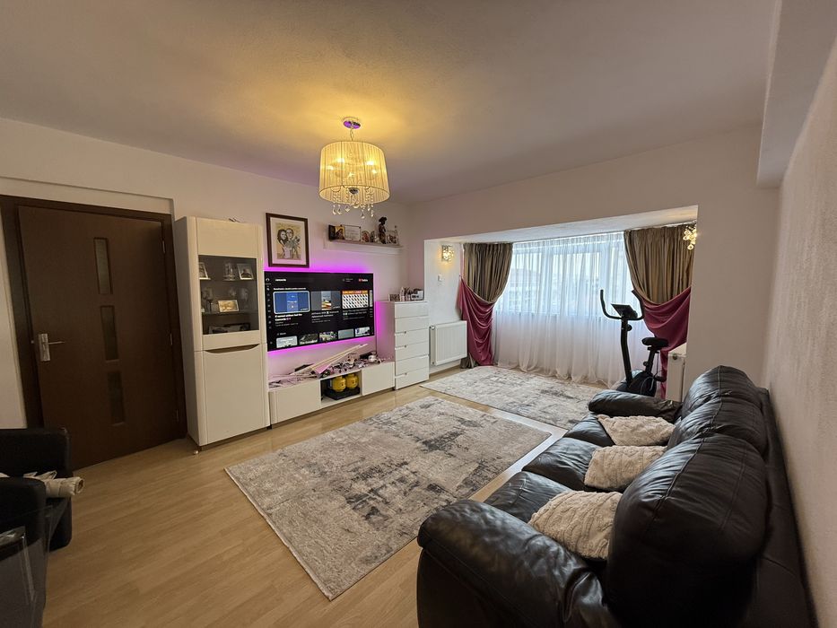 Vand apartament 3 camere