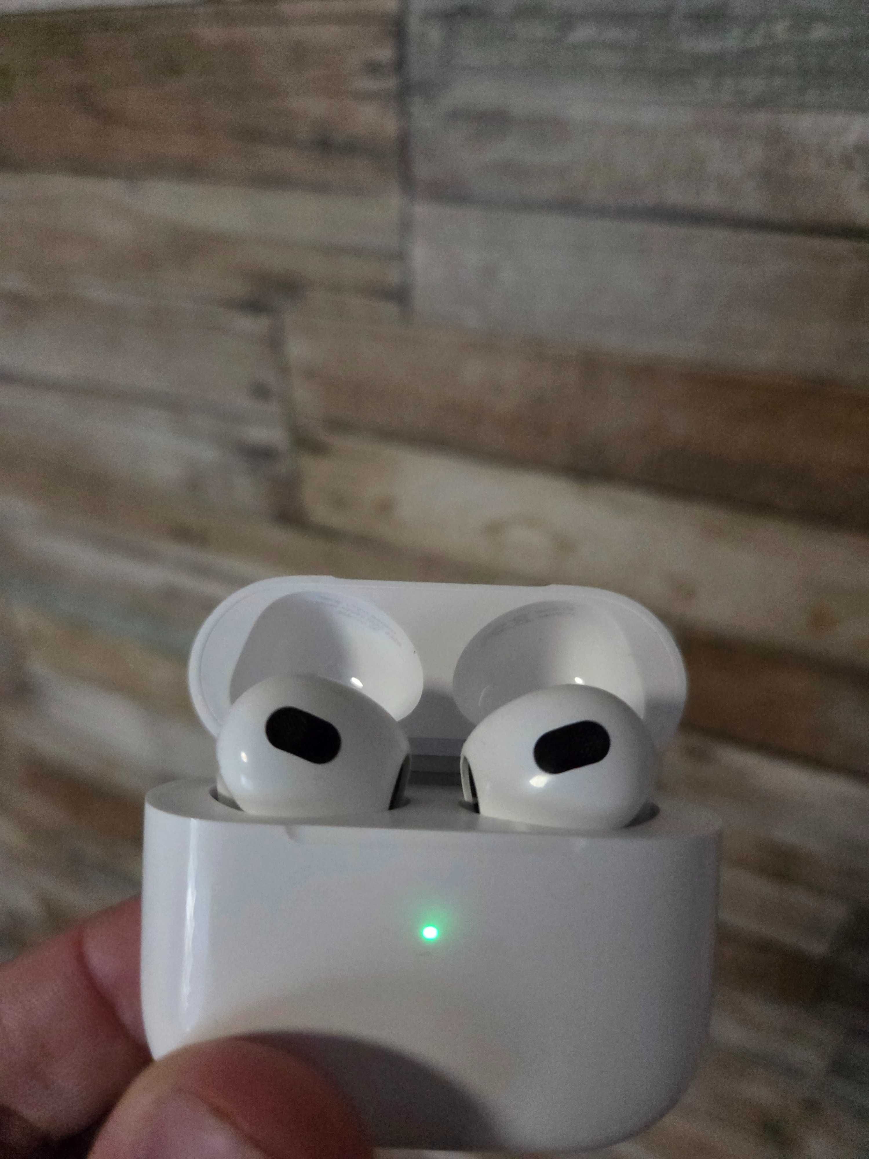 Оригинални  слушалки  airpods 3 gen  нови !