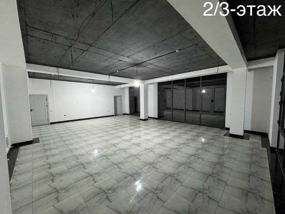 Отдельно стоящее здание. Ул. Мунаввар. 4 уровня. Площадь: 396 м²