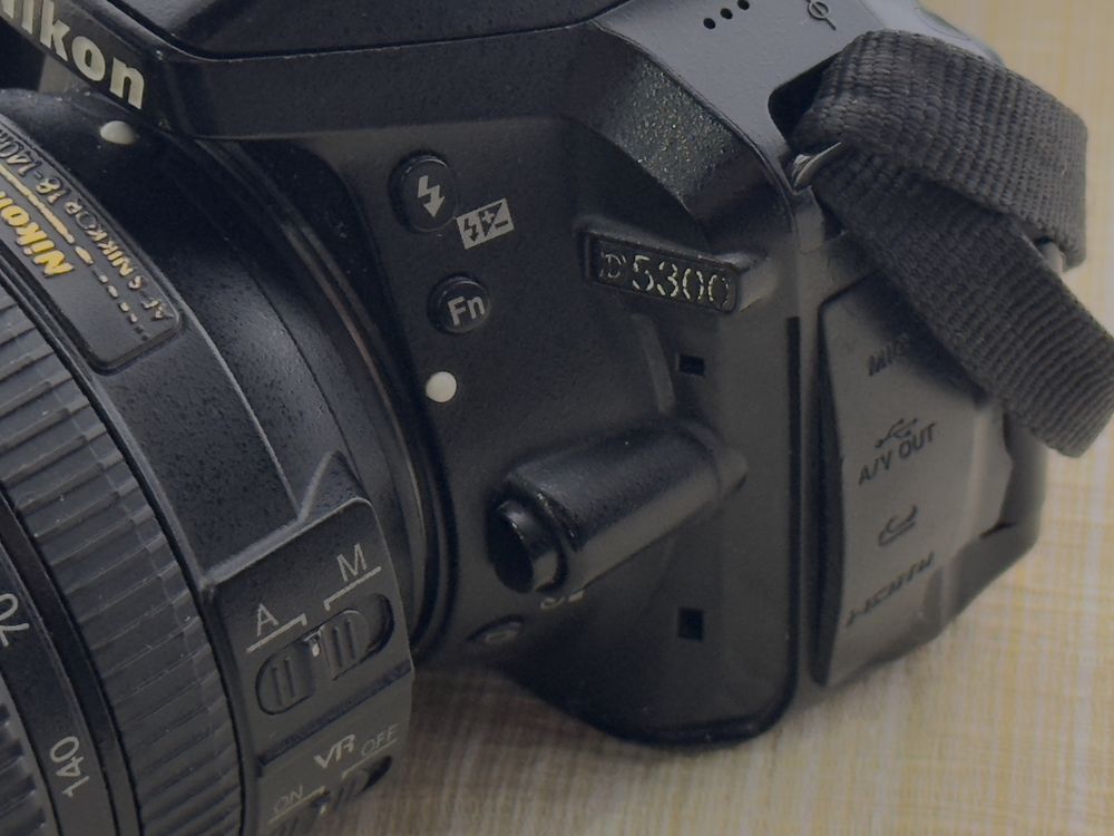 Nikon D5300 объектив 18-140 mm VR Kit