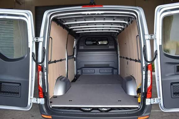 Хамалски услуги и почистване на дворове и апартаменти