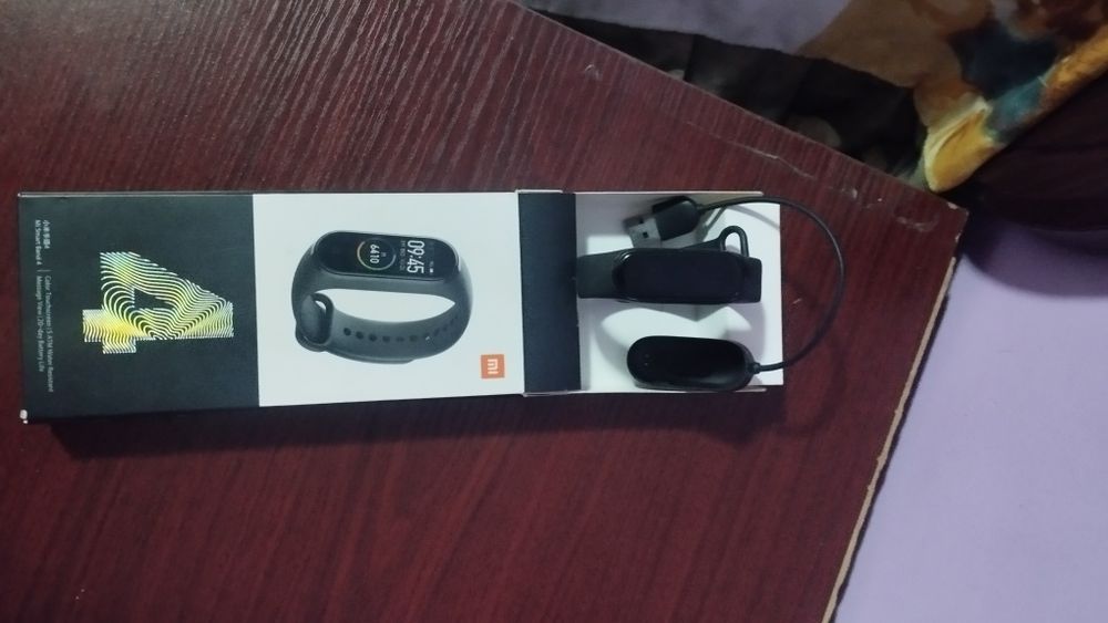 Фитнес браслет MI band 4