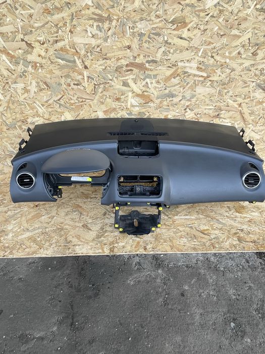 Арматурно табло с airbag за Опел Мерива B 2014 год.