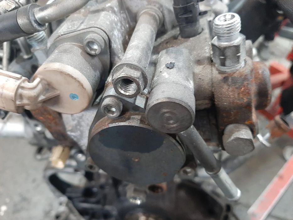pompa inalta 2.2 d-4d toyota rav 4  avensis t25 verso lexus is 2  22100-0r030 hu294000-0324