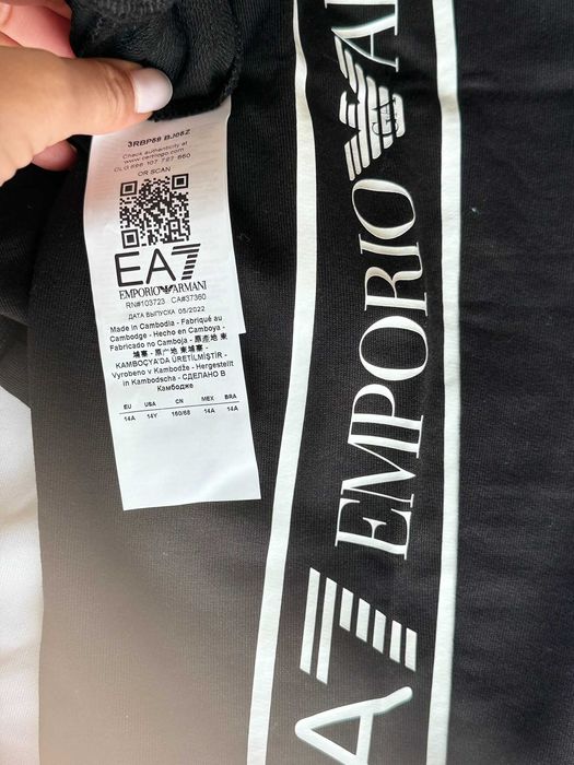 ново оригинално долнище EA7 Emporio Armani