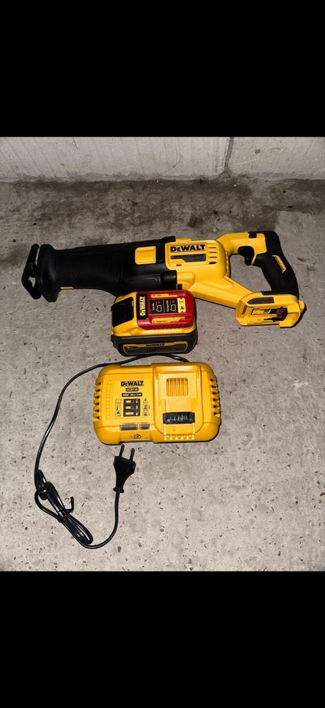 Fierastrau sabie dewalt cu acumulator 54 v