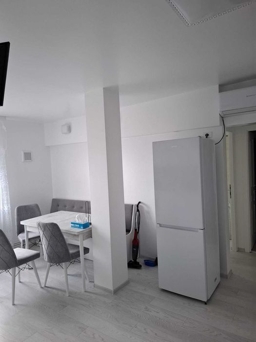 Inchiriez apartament decomandat zona Ciuperca