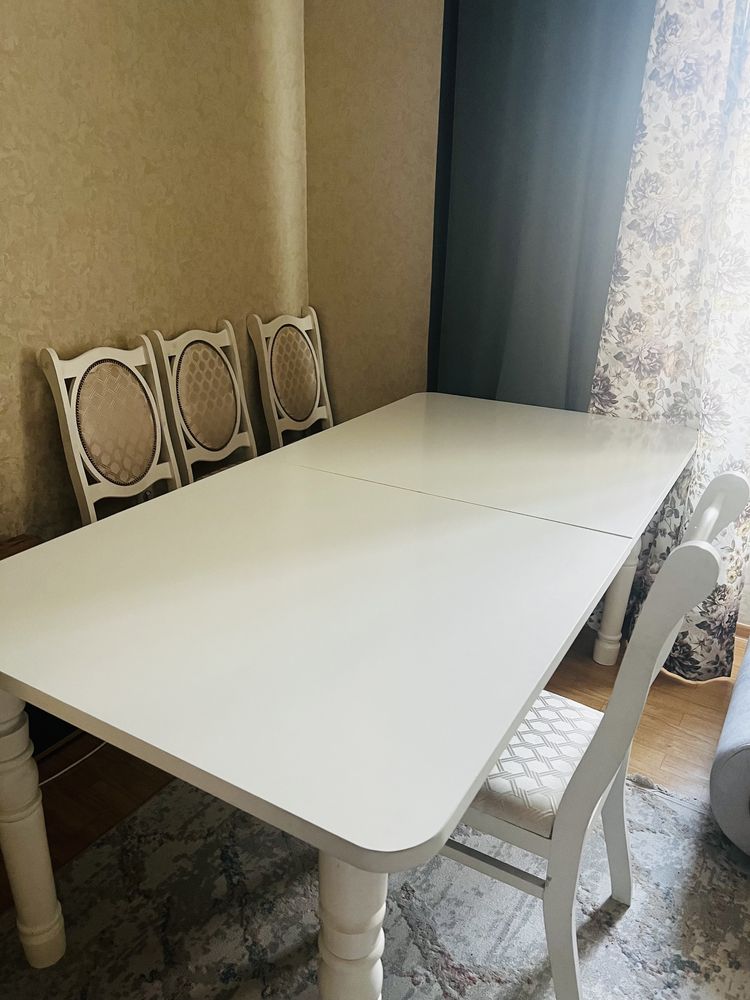 Стол со стульями
