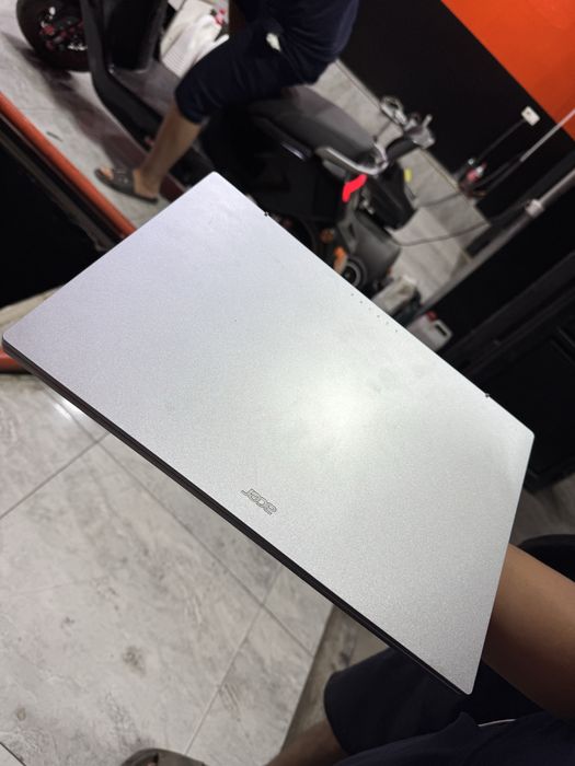 Acer aspier 3 15 rayzen 3 7320U yengide holati olinganiga 3-4 oy boldi