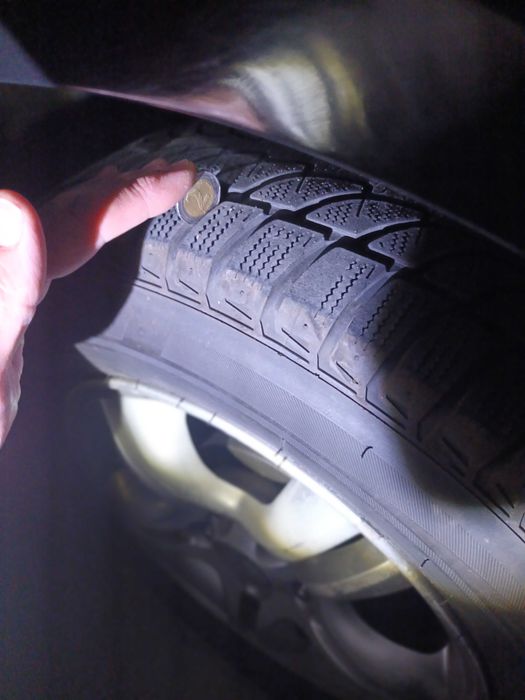 Зимни гуми за джип 215/70/R16 Bridgestone-140 лв за 4 броя!