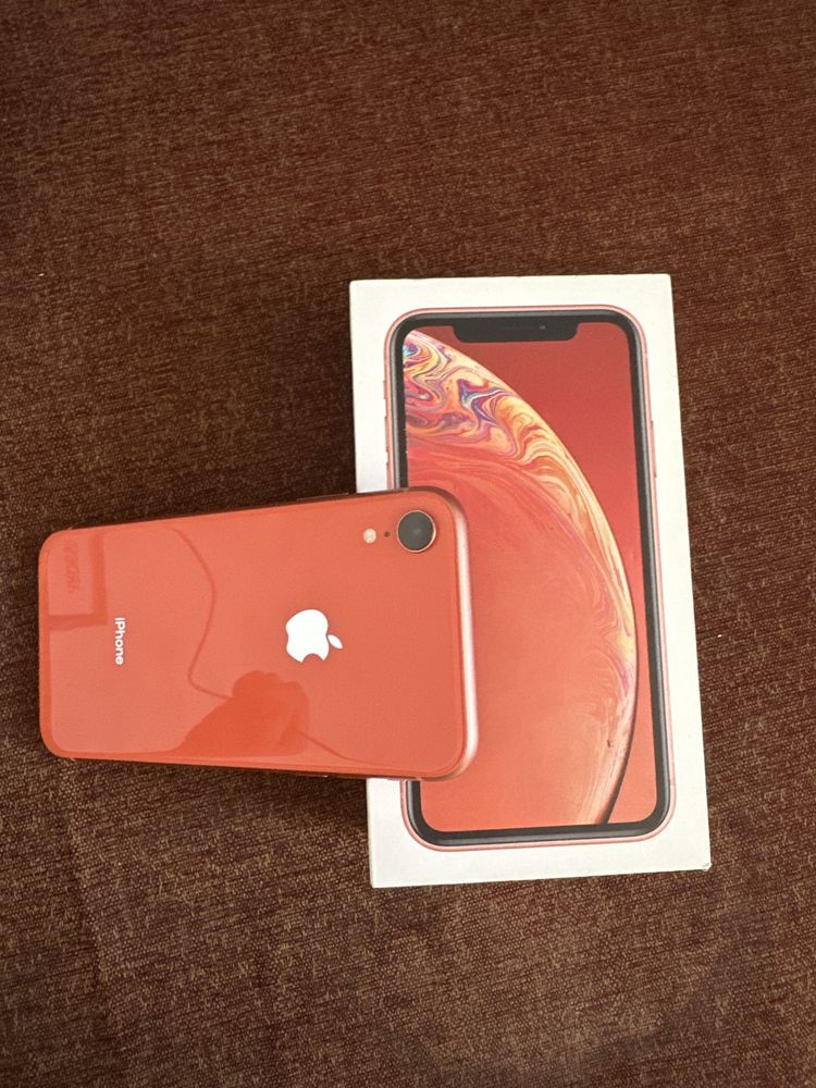 Продам iPhone XR