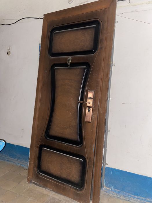 Дверь входная б/у в хорошем состоянии