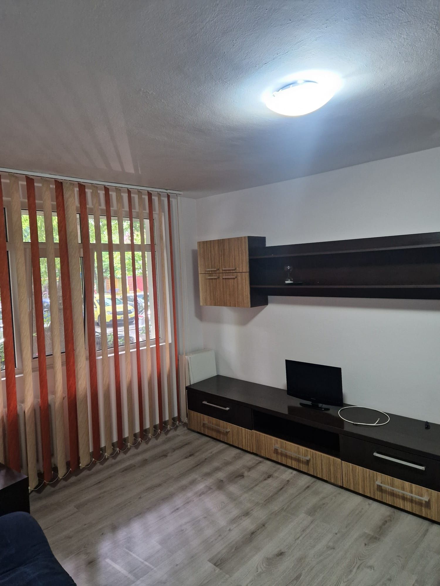 Inchiriez apartament 2 camere pe str Secuilor  (metrou piata Sudului)