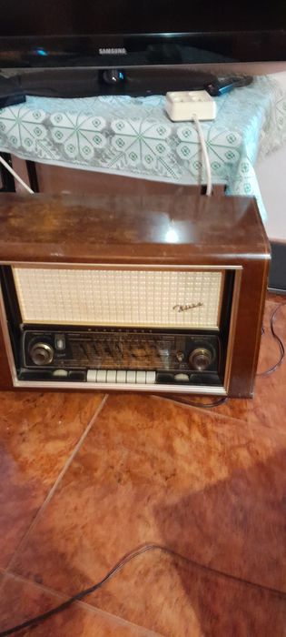 Vand radio cu lampi