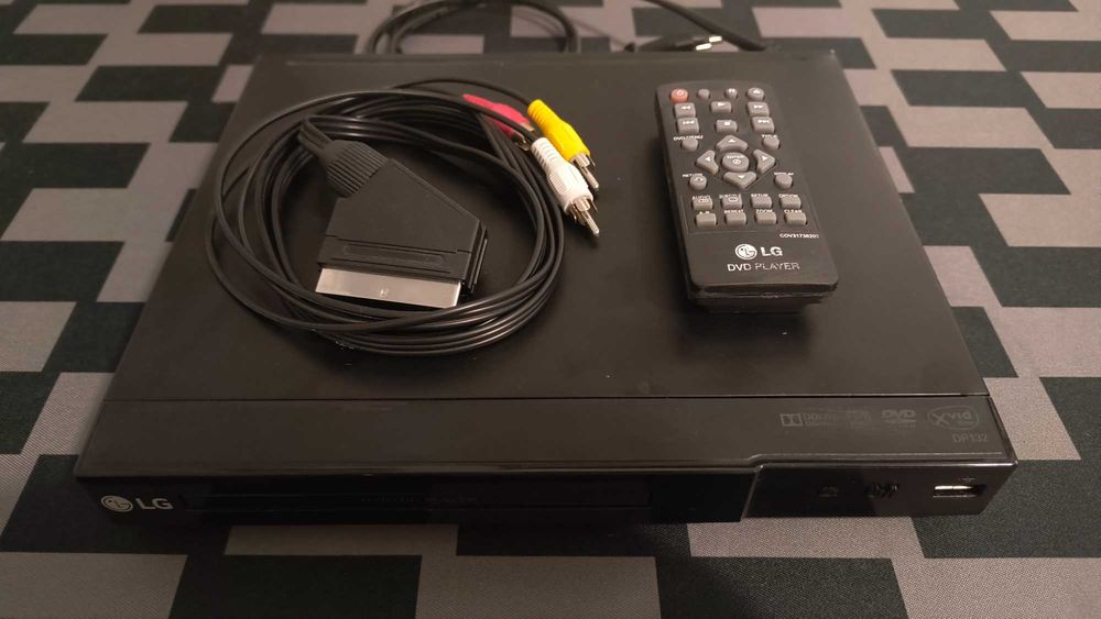 DVD плейър LG DP132