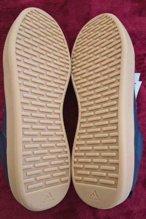 Pantofi   sport  Adidas,   Marimea    46  EU  -  Noi