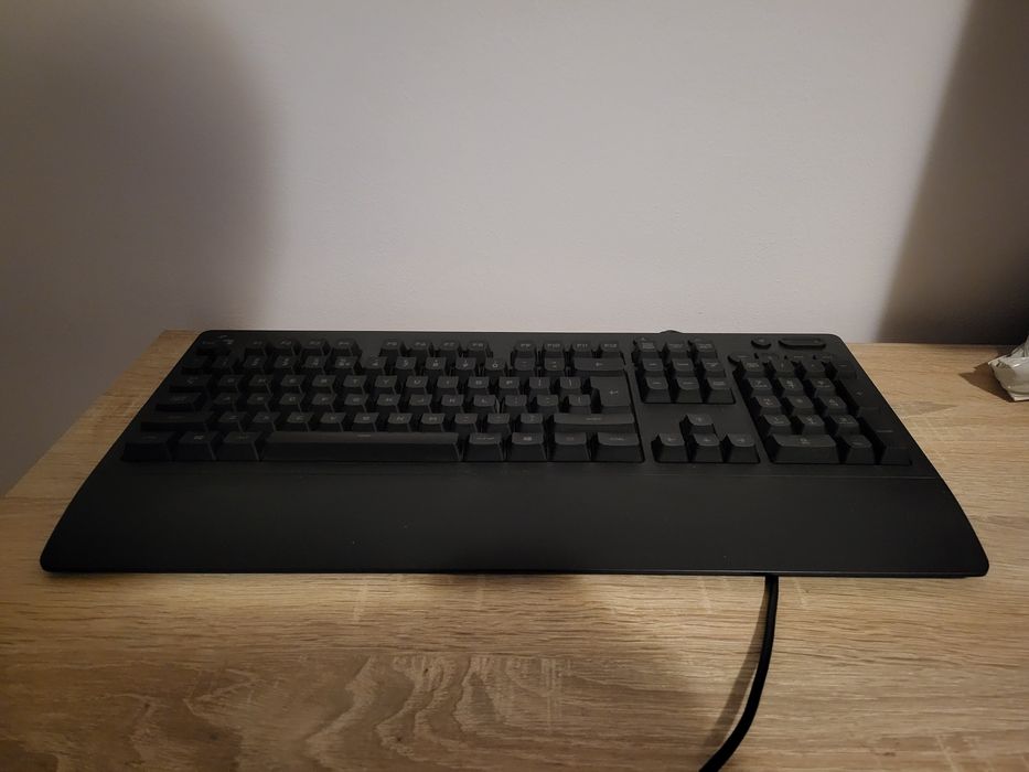 Tastatura Logitech G213