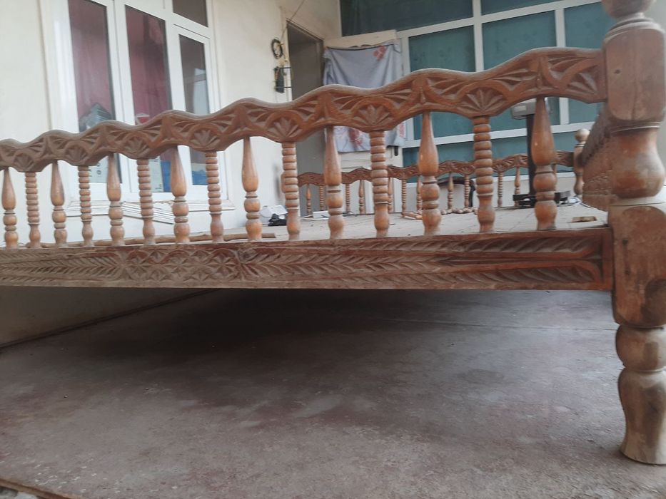 Kravat sotiladi yaxshi zur