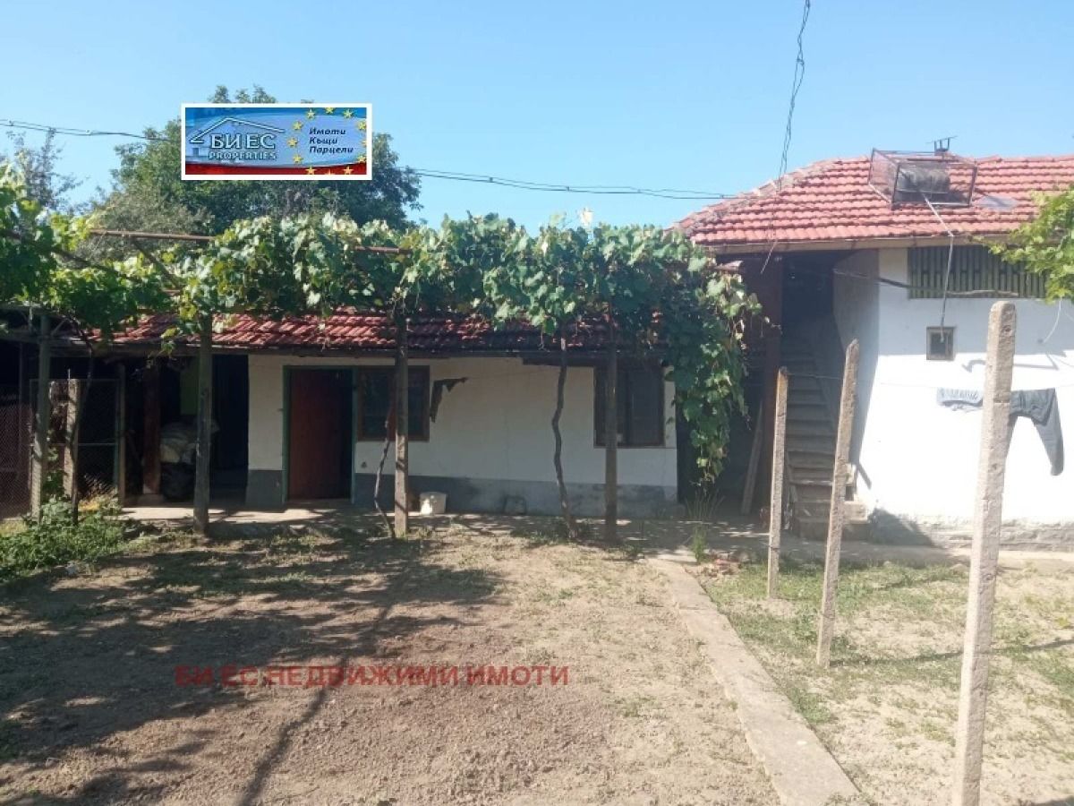 Продажба Къща гр. Луковит - с. Дерманци 115m²