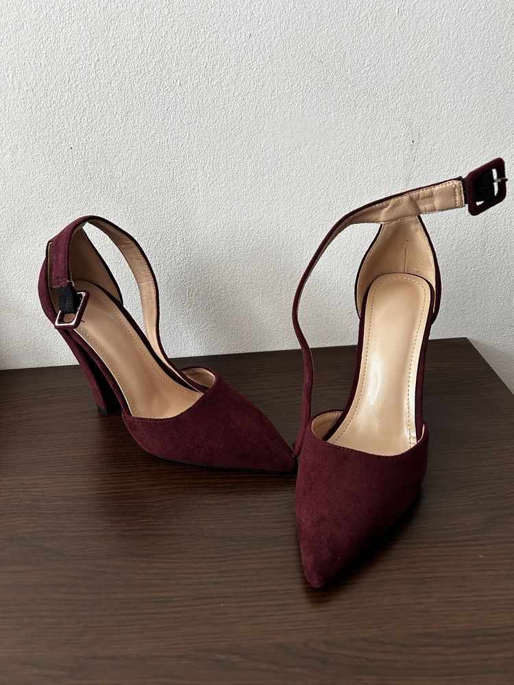 Pantofi eleganti din catifea de eveniment