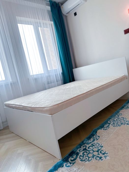 Кровать с матрасом