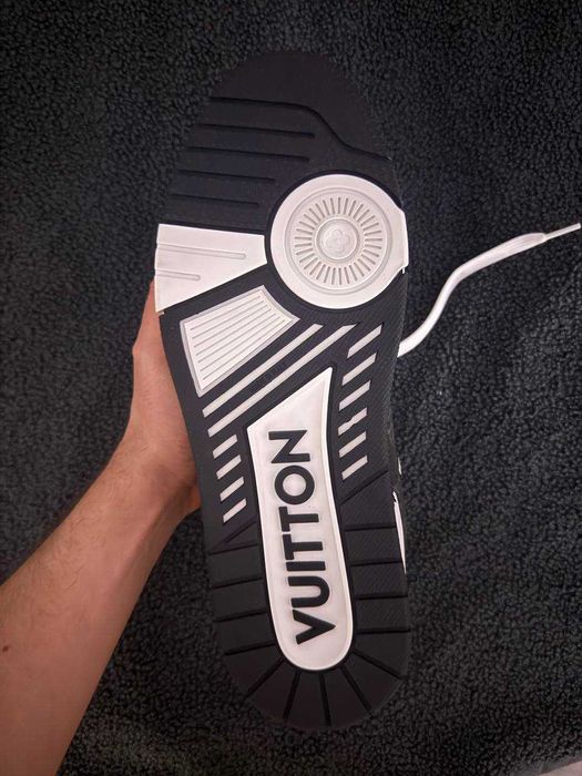 Louis Vuitton Trainers Black 44