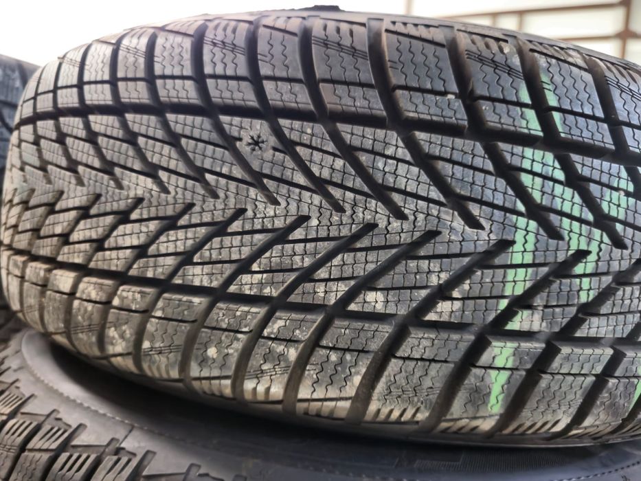 4 anvelope iarna Goodyear 205 60 16 ca și noi