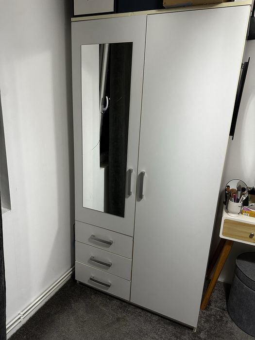 Vand dulap si 2 comode