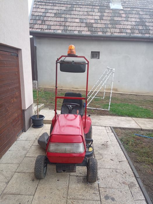 Tractoras tuns gazon