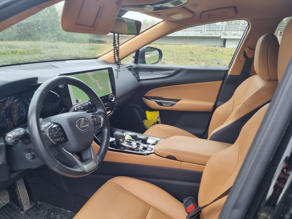 Vând Lexus NX350H