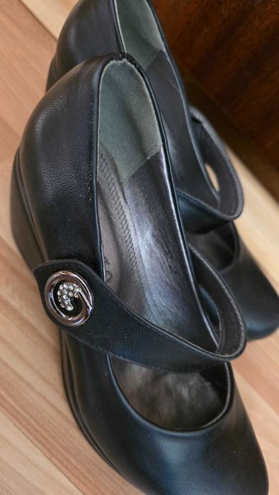 Дамски обувки с платформа