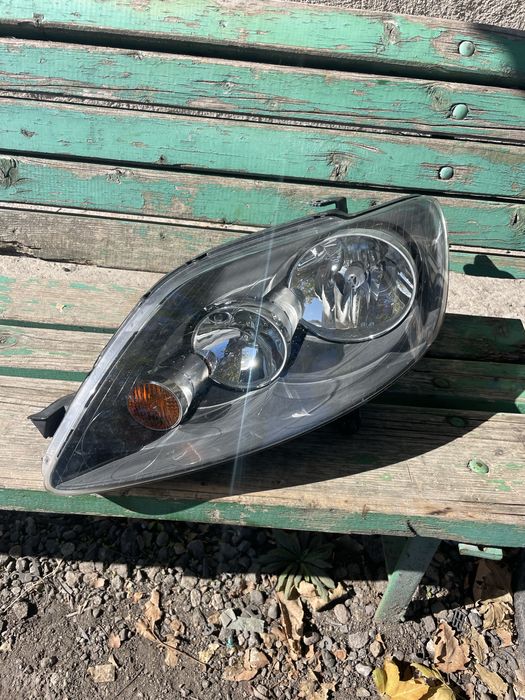 Оригинален ляв фар фолксваген голф 5+ valeo