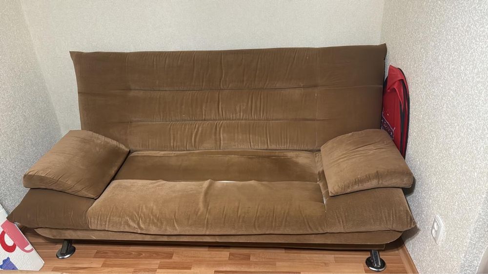 Отдам бесплатно диван с креслом