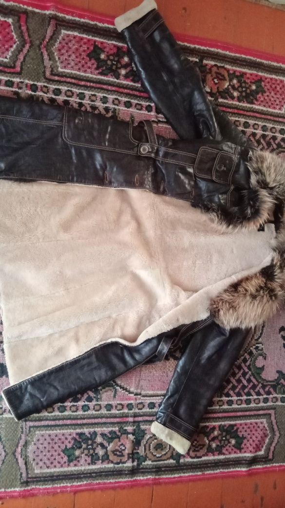 продам дублёнку женскую.Кожанную оригинал кожа.