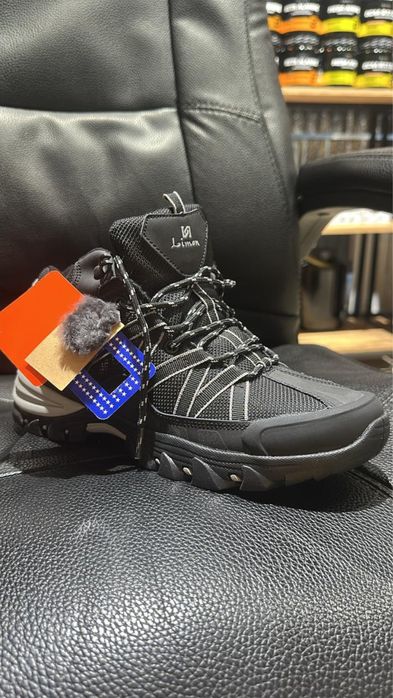 Продам кроссовки новые с магазина! Зима