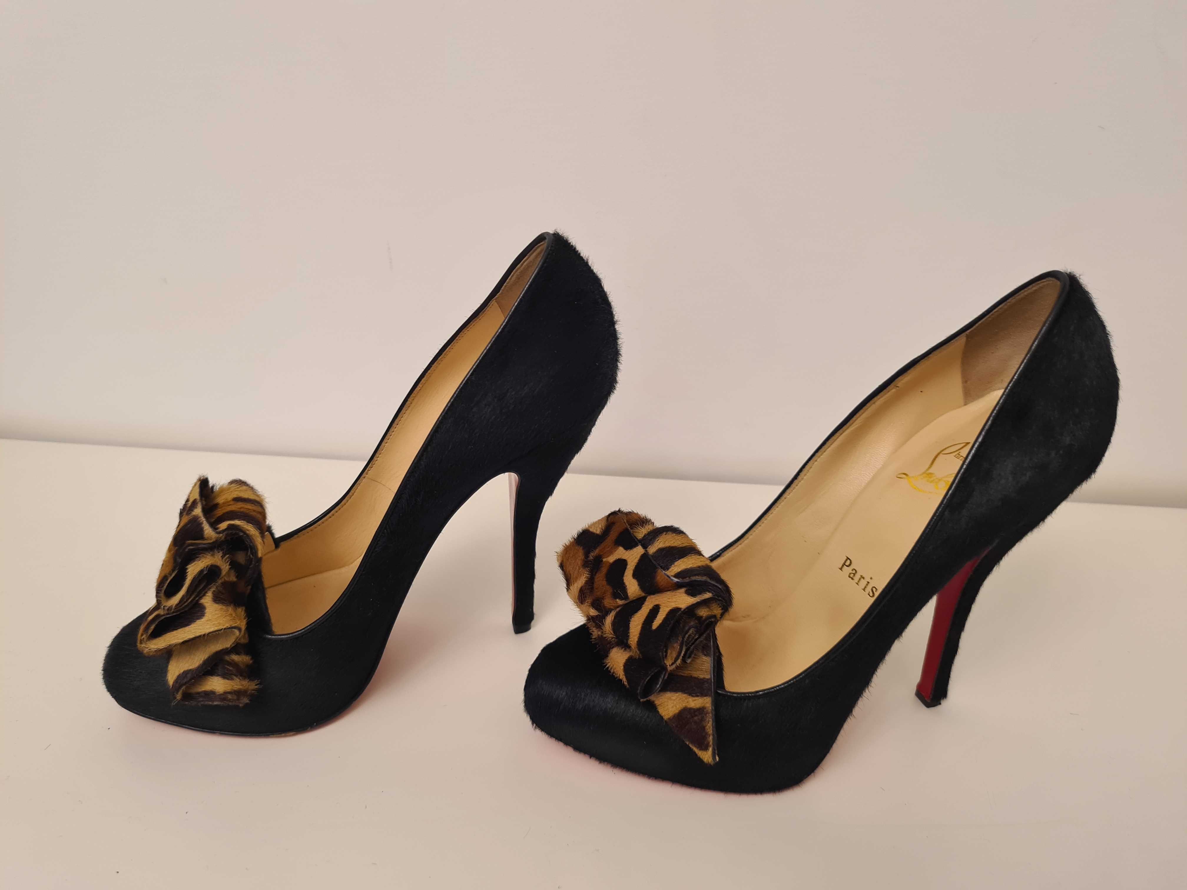 Pantofi CHRISTIAN LOUBOUTIN  Almond Toe - Marime 37