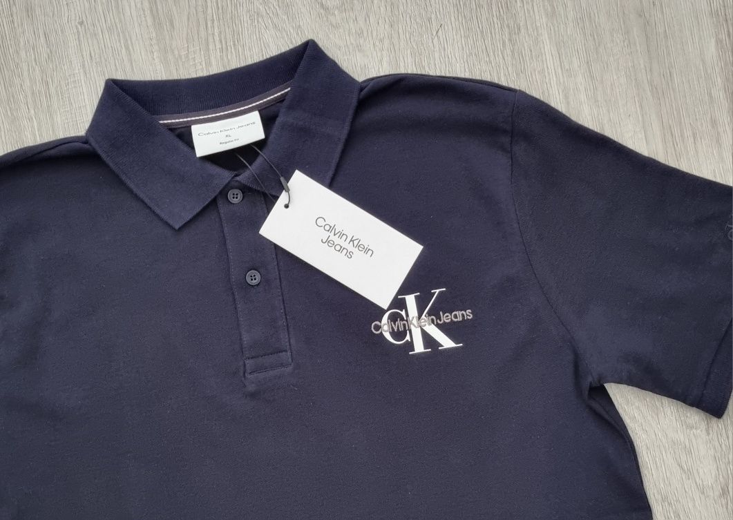 Тениска с яка и копчета Calvin Klein Jeans