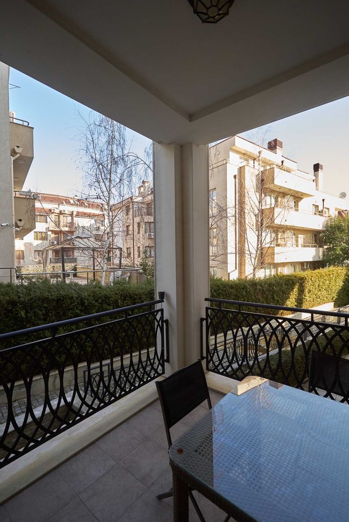 Продава се Тристаен апартамент в Варна, Бриз - 133 кв.м за 2151 €/кв.м - Снимка #2