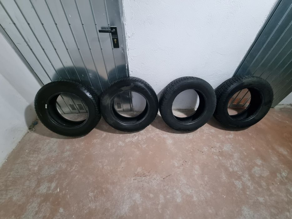 Vând anvelope iarna 195 65 15