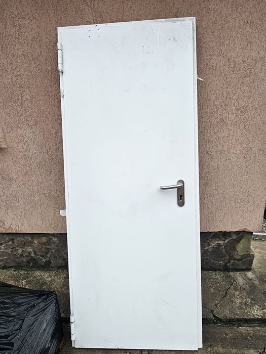 Vand usi de exterior/ depozit/ garaj